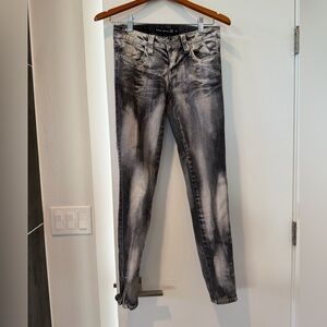 London Bridge acid washed jeans